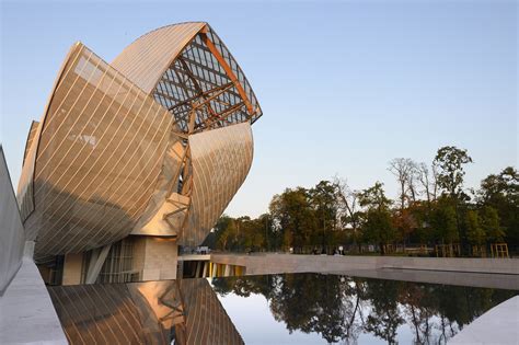 espace louis vuitton parigi|Louis Vuitton museum paris.